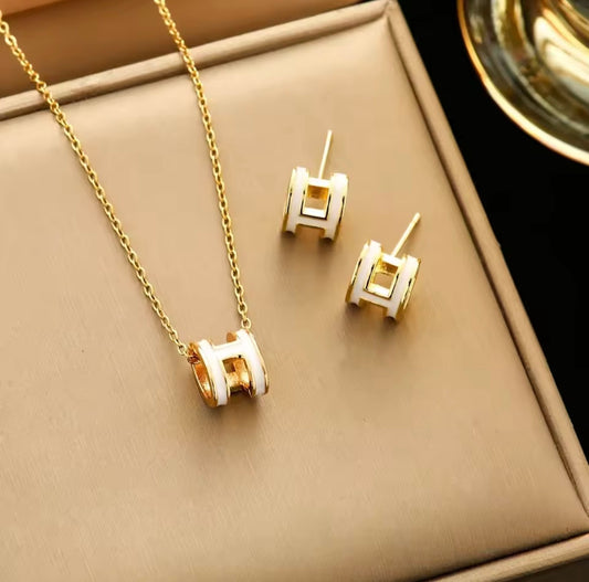 H earring and necklace sets